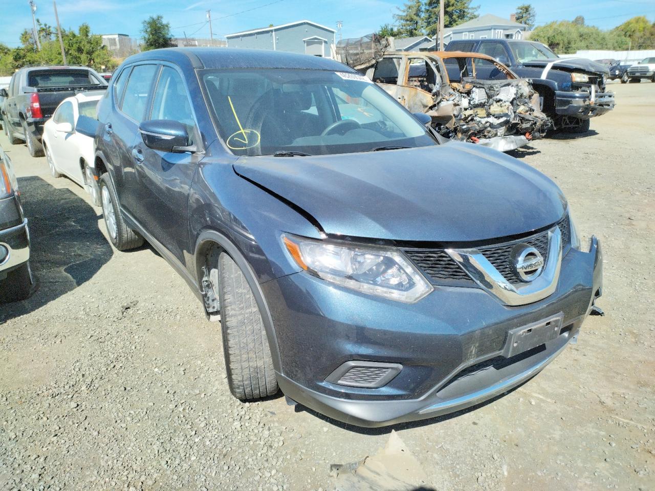 NISSAN ROGUE S 2015 with VIN KNMAT2MT2FP576782 - Photo from auction