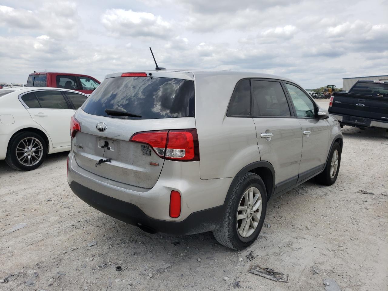 Photo 17 from auction – 2014 KIA SORENTO LX with VIN 5XYKT3A68EG477653