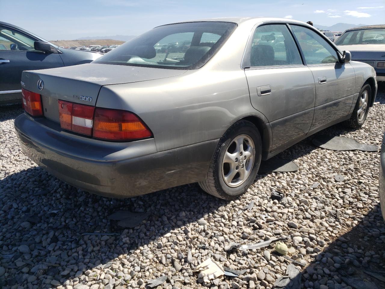 Photo 4 from auction – 1997 LEXUS ES 300 with VIN JT8BF22G8V0037638