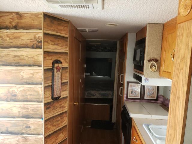 Photo 6 from auction – 2003 GULF STREAM CONQUEST with VIN 1FDXE45S32HB74761