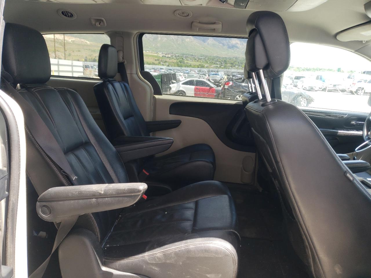 Photo 6 from auction – 2013 CHRYSLER TOWN & COU with VIN 2C4RC1BG0DR720330