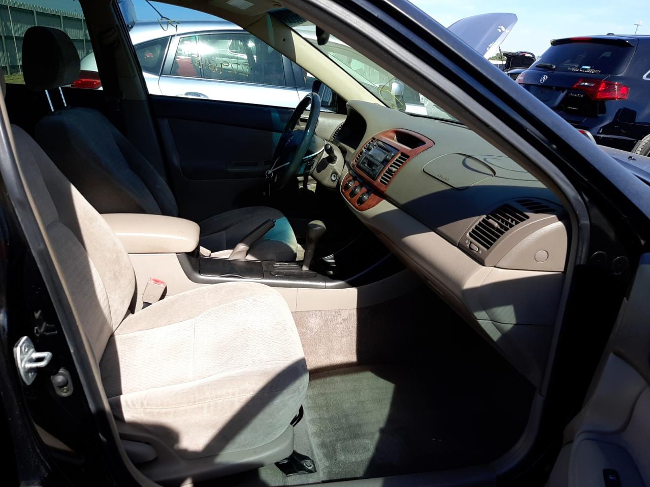 Photo 5 from auction – 2002 TOYOTA CAMRY LE with VIN JTDBE32KX20039059