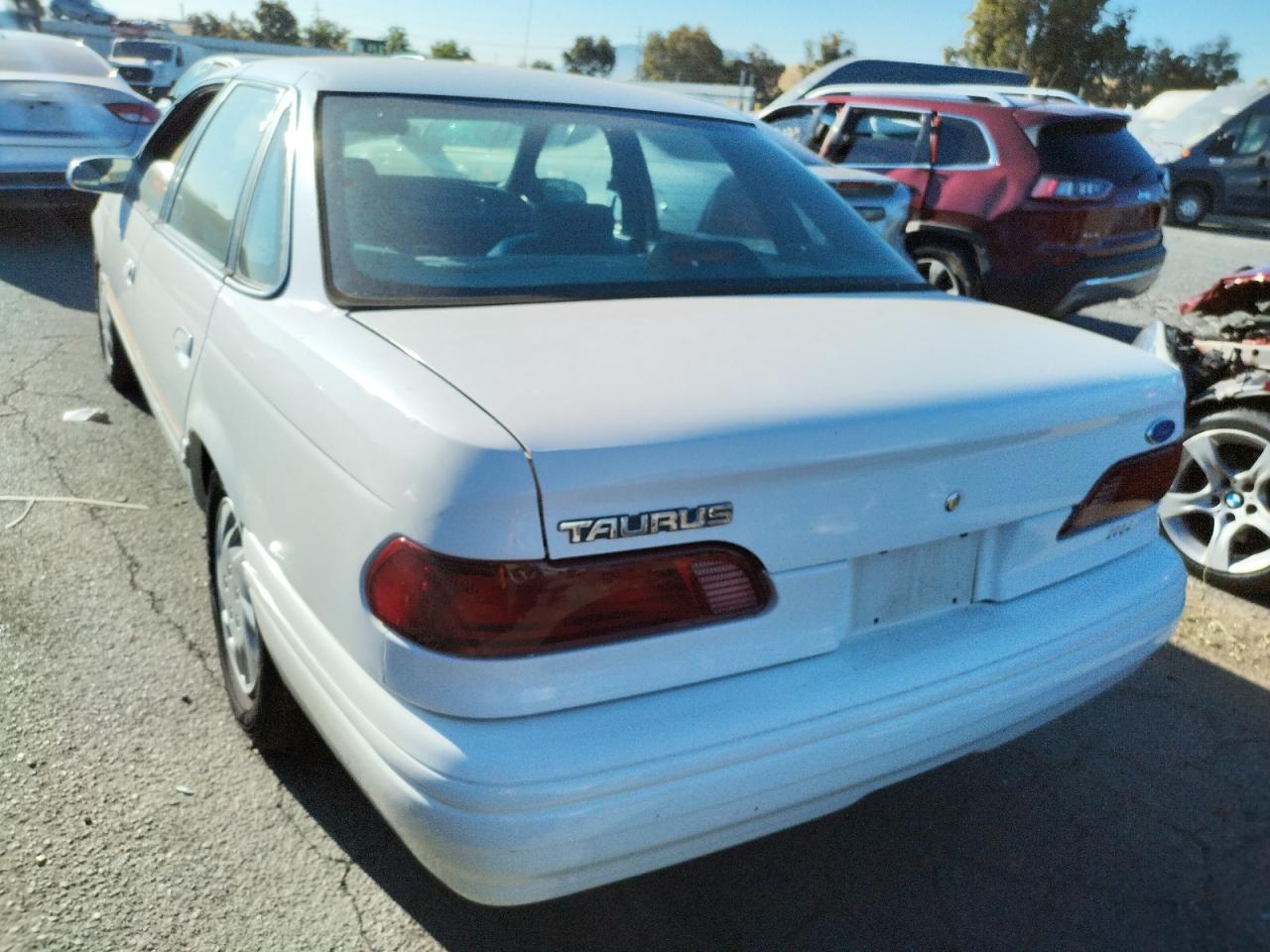 Photo 3 from auction – 1995 FORD TAURUS GL with VIN 1FALP52U0SG268052