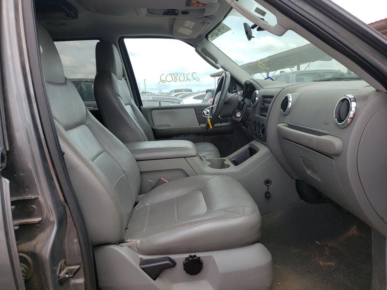 Photo 5 from auction – 2005 FORD EXPEDITION with VIN 1FMPU15505LA61542