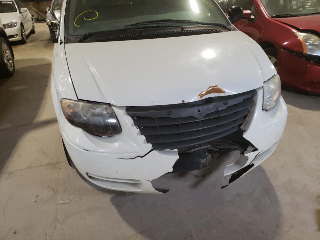 Photo 9 from auction – 2007 CHRYSLER TOWN & COU with VIN 2A4GP54L87R140965