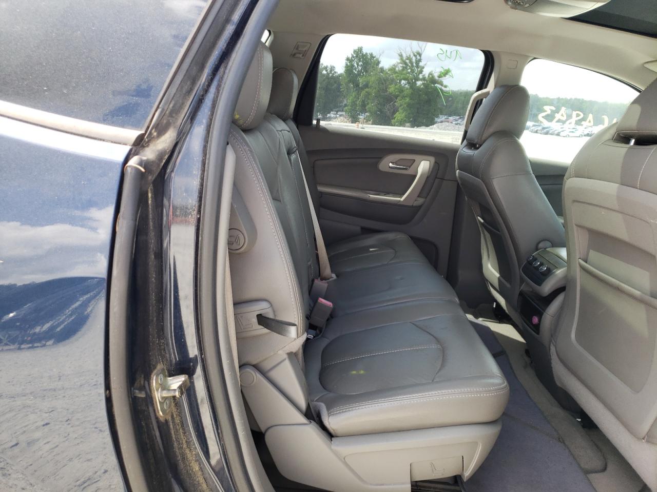 Photo 6 from auction – 2010 CHEVROLET TRAVERSE L with VIN 1GNLREED4AJ205920