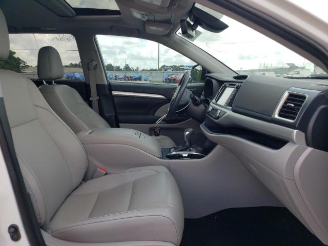 Photo 5 from auction – 2019 TOYOTA HIGHLANDER with VIN 5TDKZRFHXKS361770