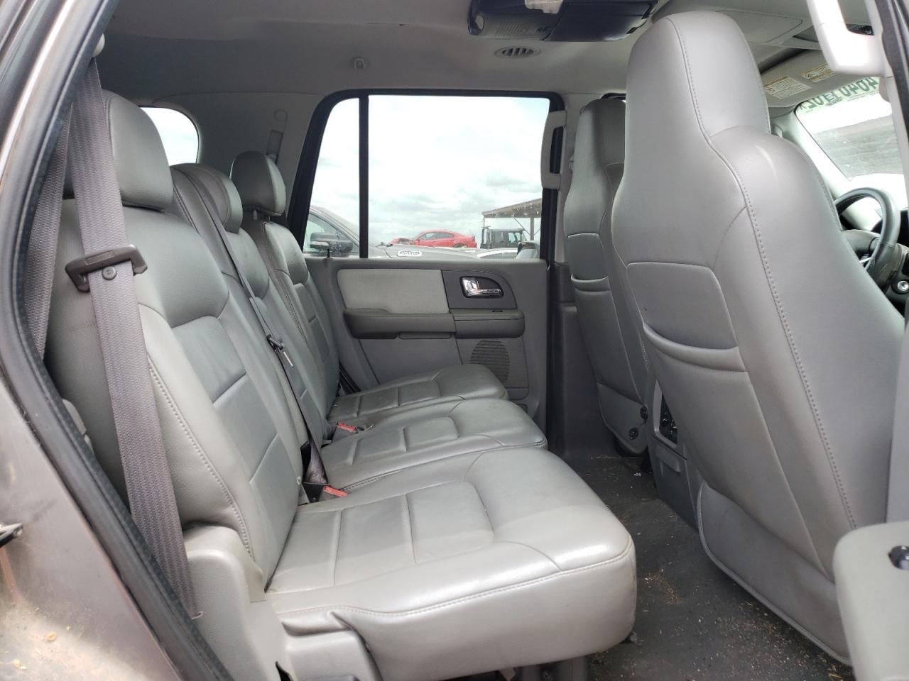 Photo 6 from auction – 2005 FORD EXPEDITION with VIN 1FMPU15505LA61542