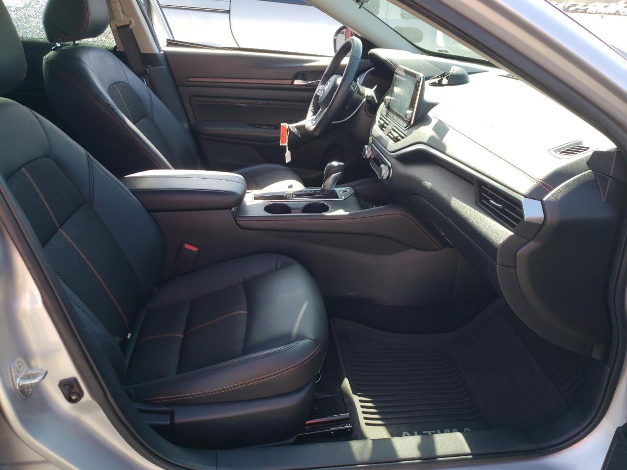 Photo 5 from auction – 2020 NISSAN ALTIMA SR with VIN 1N4BL4CVXLC120122