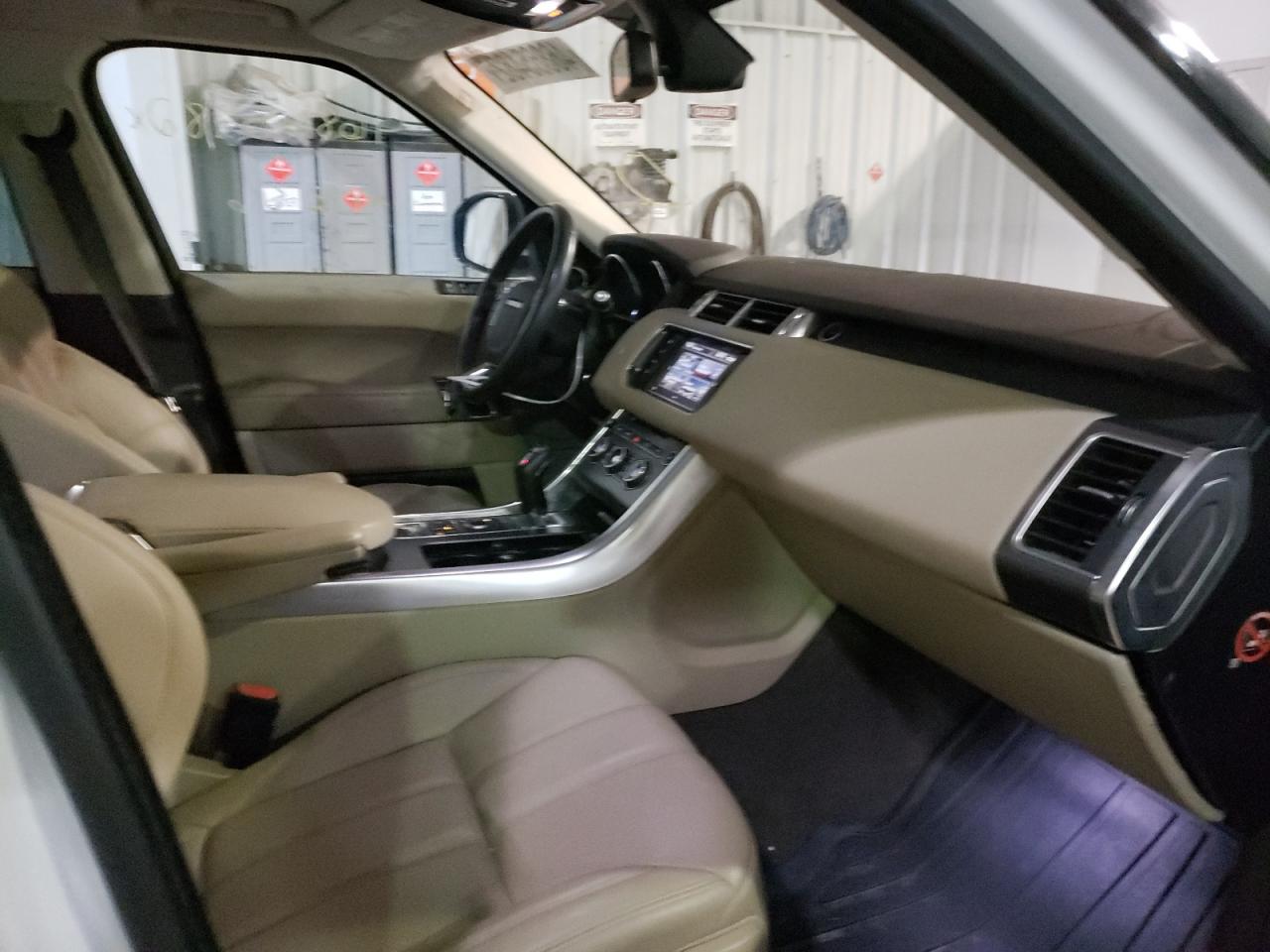 Photo 5 from auction – 2016 LAND ROVER RANGE ROVE with VIN SALWG2PFXGA590698