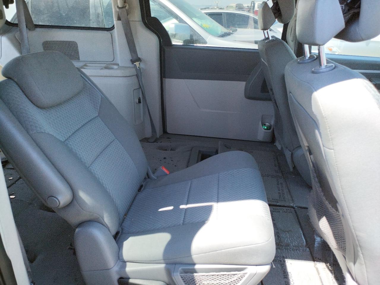 Photo 6 from auction – 2010 DODGE GRAND CARA with VIN 2D4RN4DE4AR385143