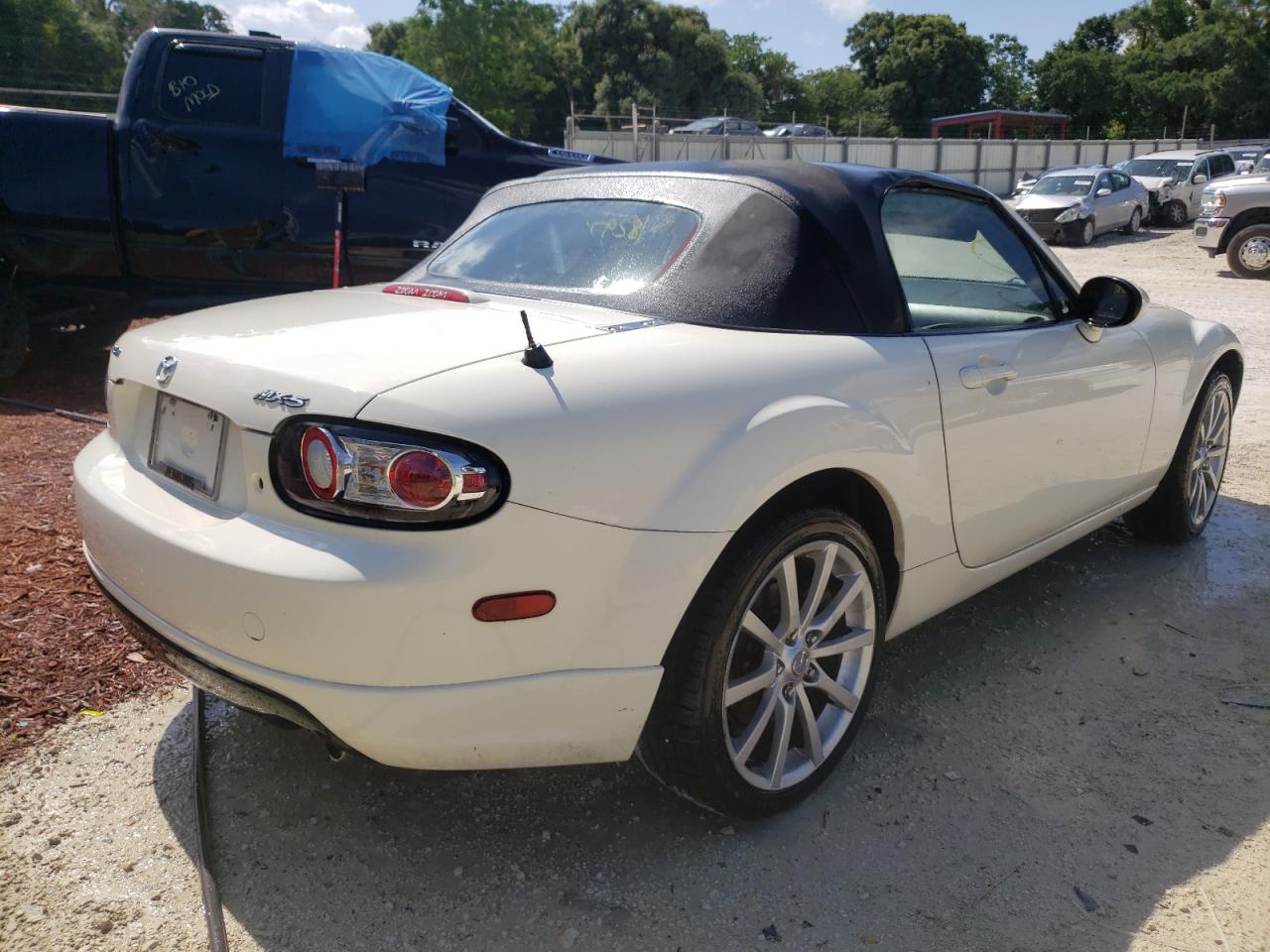 Photo 4 from auction – 2007 MAZDA MX-5 MIATA with VIN JM1NC25FX70124633