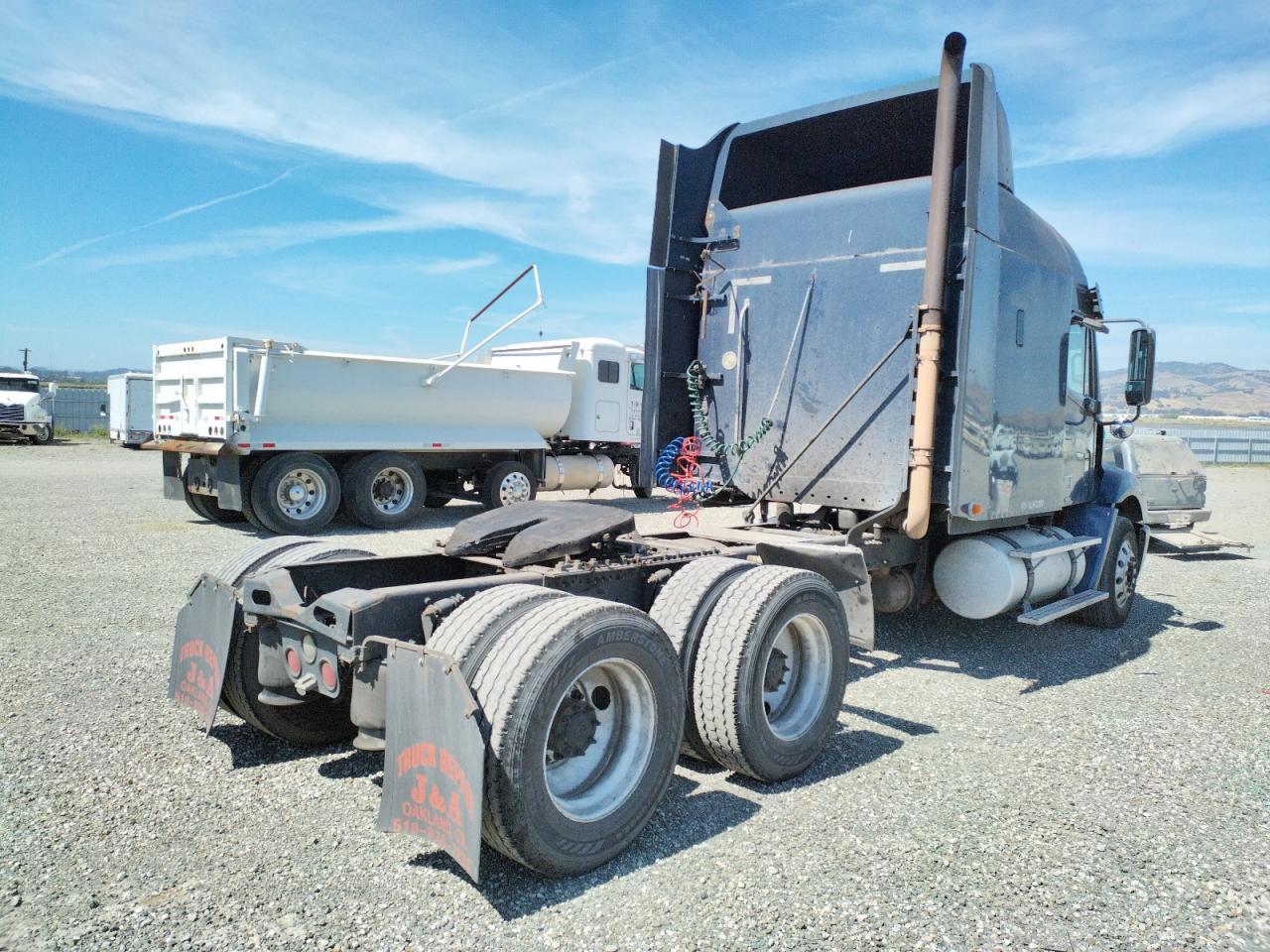 Photo 4 from auction – 2008 FREIGHTLINER COLUMBIA 1 with VIN 1FUJF0CV68LAC2497