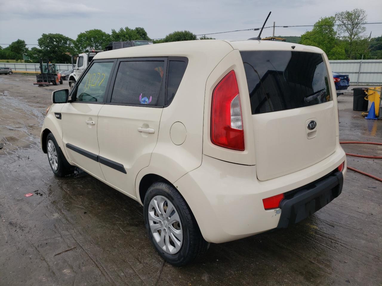 Photo 3 from auction – 2013 KIA SOUL with VIN KNDJT2A51D7581846