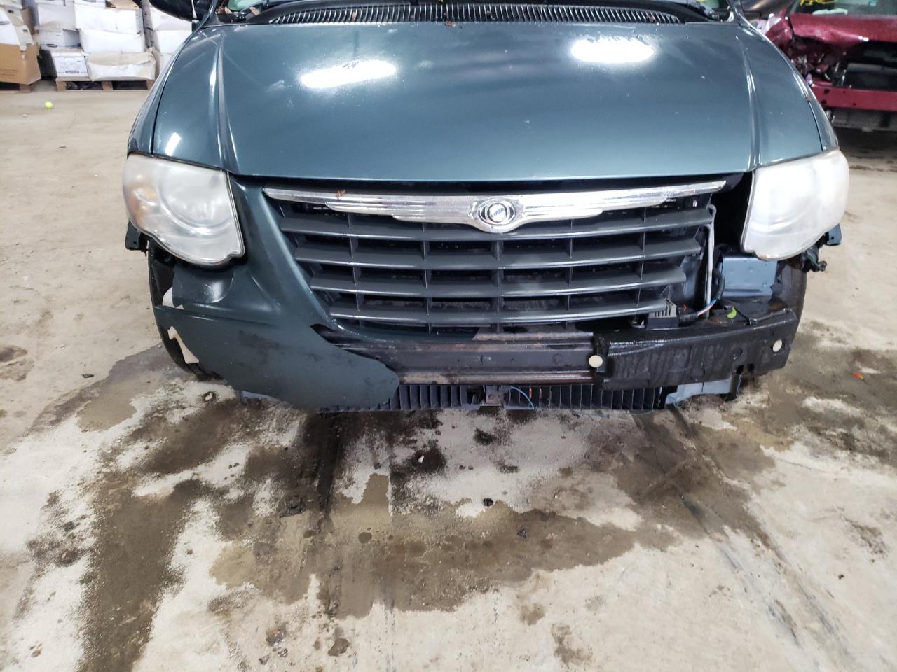 Photo 19 from auction – 2006 CHRYSLER TOWN & COU with VIN 2A4GP44R46R753453
