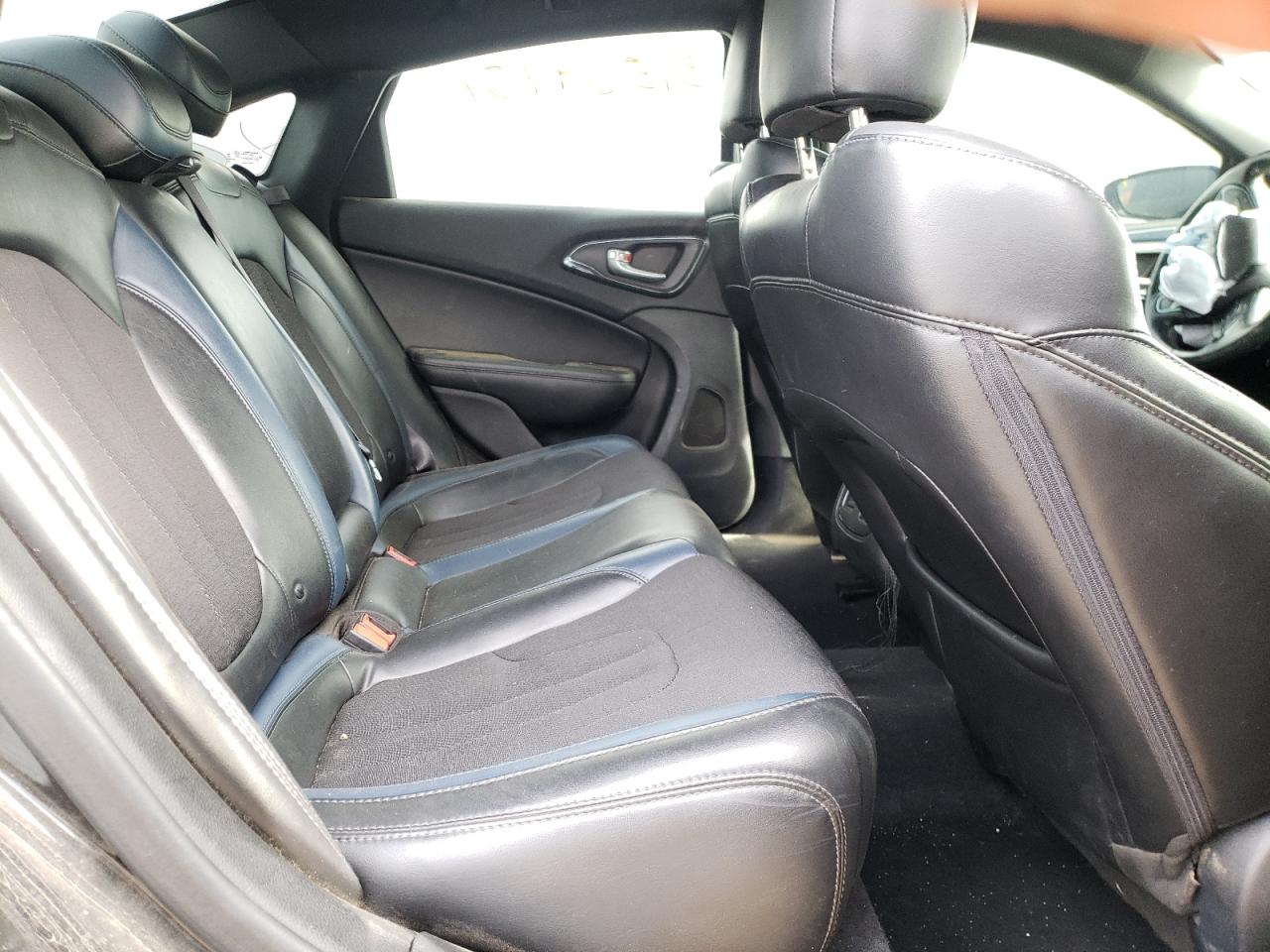 Photo 6 from auction – 2015 CHRYSLER 200 S with VIN 1C3CCCBB0FN563537