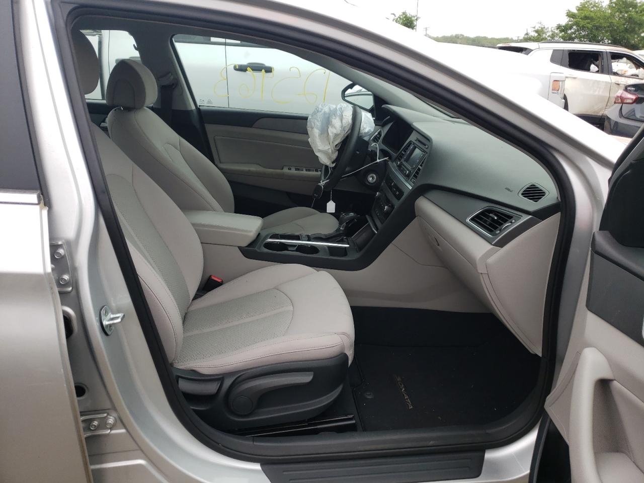 Photo 19 from auction – 2015 HYUNDAI SONATA SE with VIN 5NPE24AF5FH017611