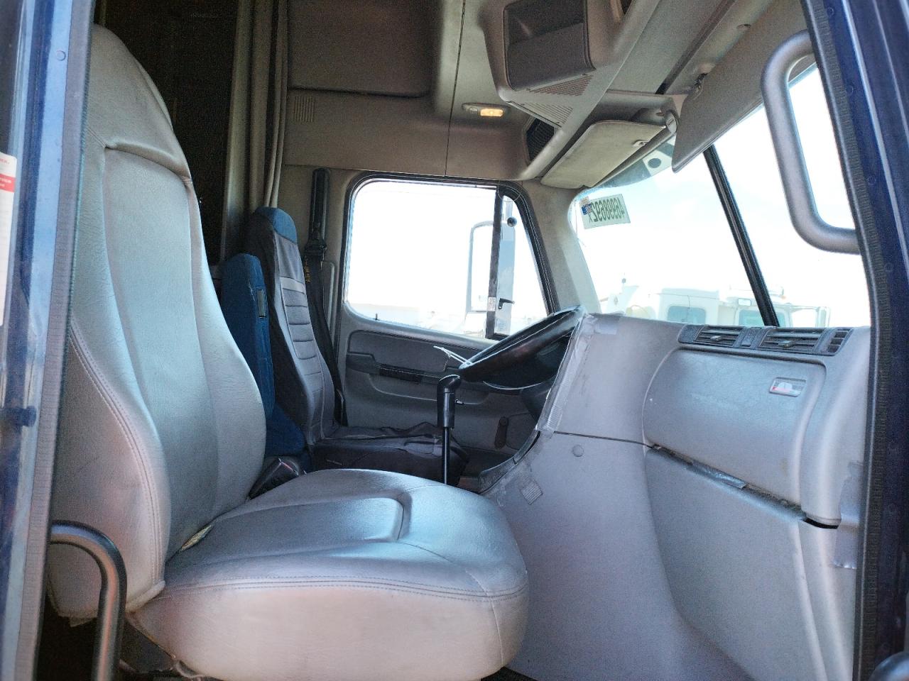 Photo 5 from auction – 2008 FREIGHTLINER COLUMBIA 1 with VIN 1FUJF0CV68LAC2497