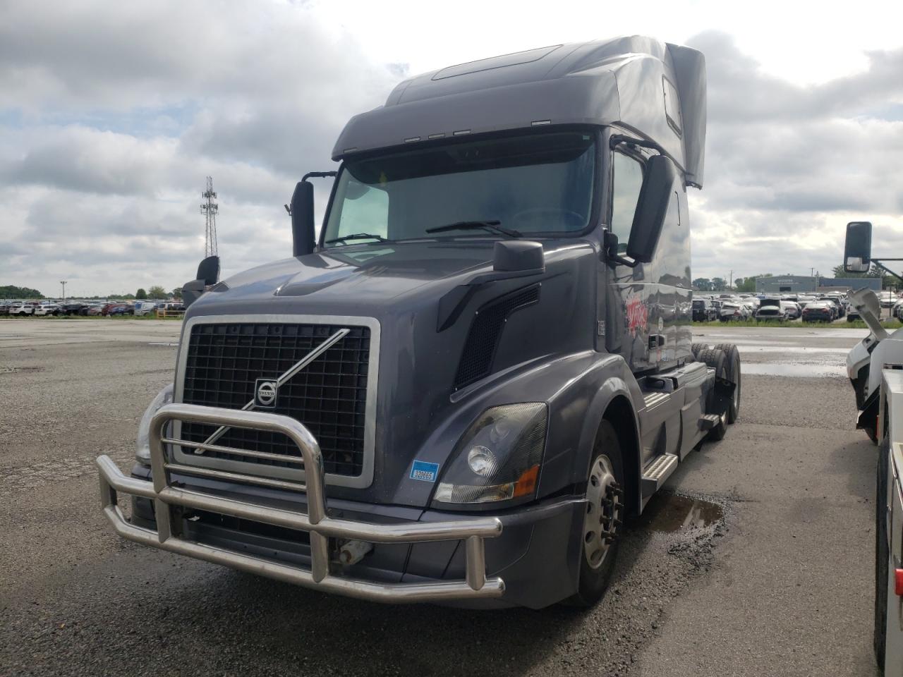 Photo 2 from auction – 2013 VOLVO VN VNL with VIN 4V4NC9EH9DN130498