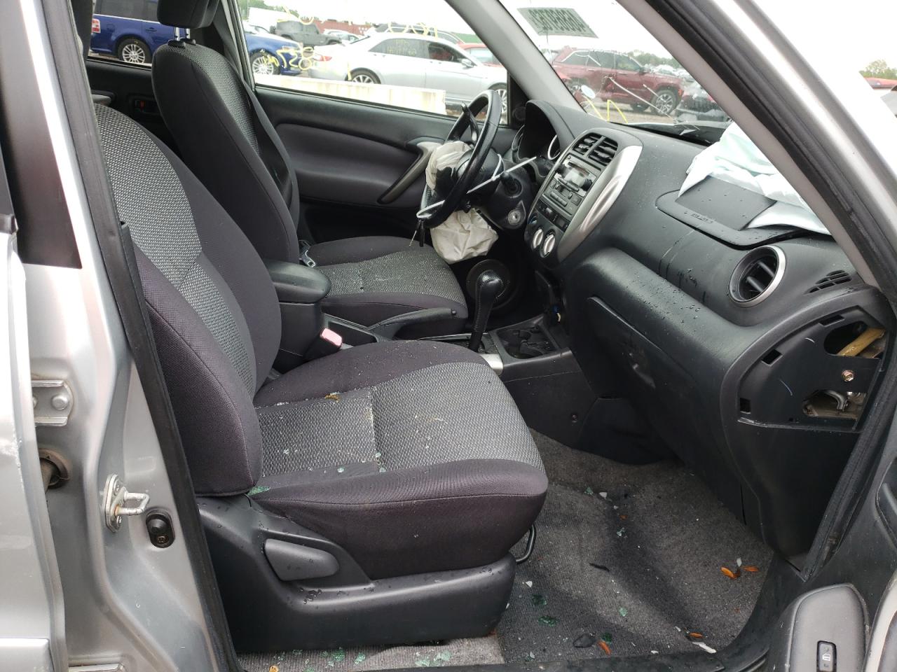 Photo 19 from auction – 2004 TOYOTA RAV4 with VIN JTEGD20V040020065