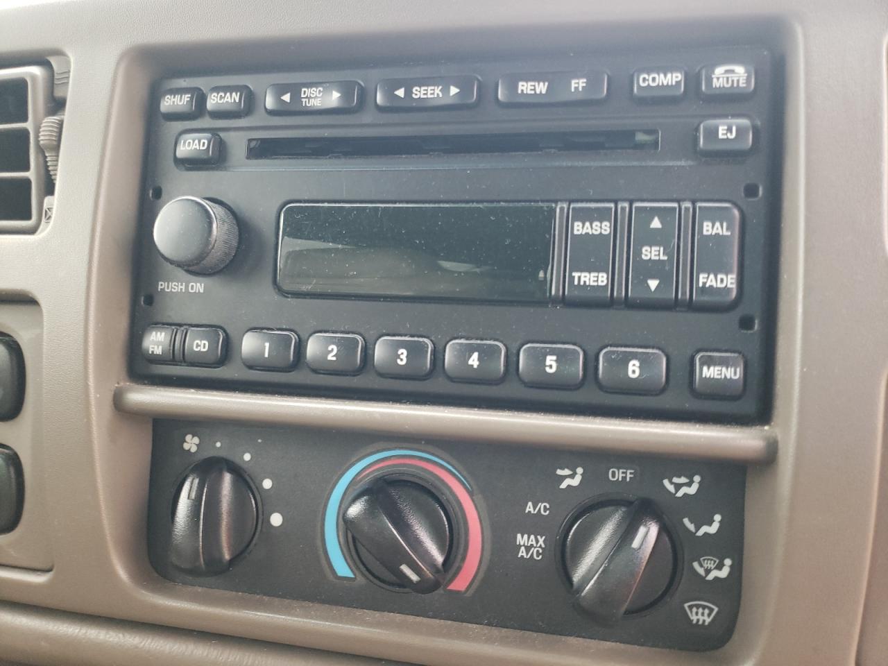 Photo 9 from auction – 2001 FORD EXCURSION with VIN 1FMNU43S11EC46280