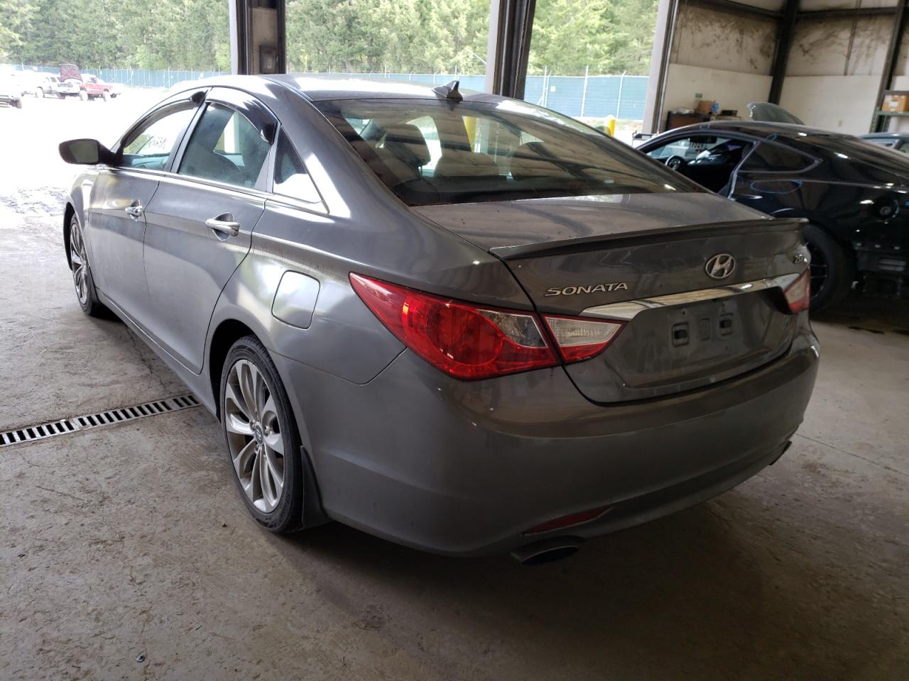 Photo 3 from auction – 2013 HYUNDAI SONATA SE with VIN 5NPEC4AB7DH559025