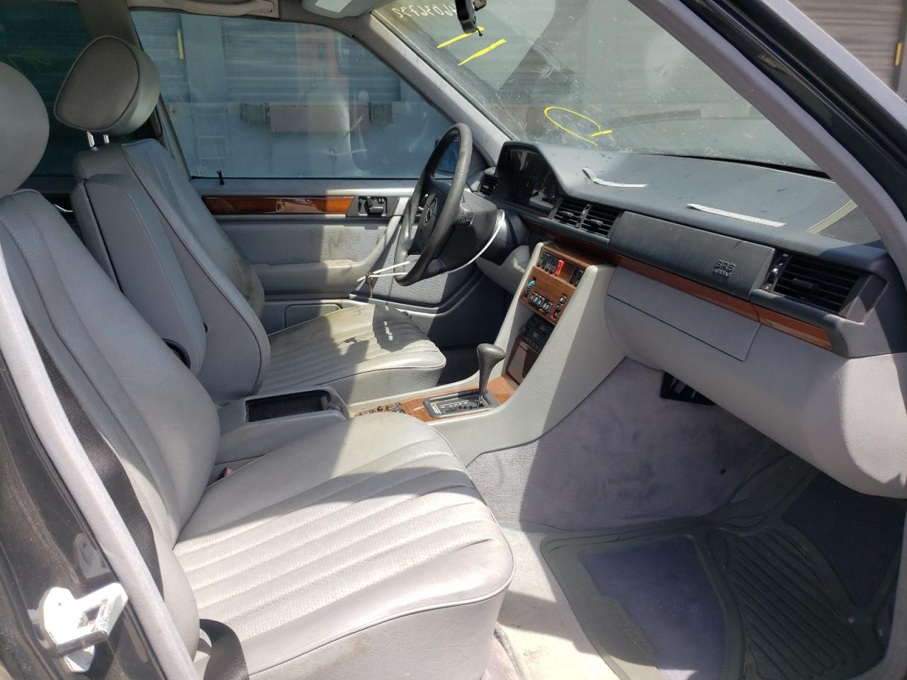 Photo 19 from auction – 1995 MERCEDES-BENZ E 320 with VIN WDBEA92E8SF317510