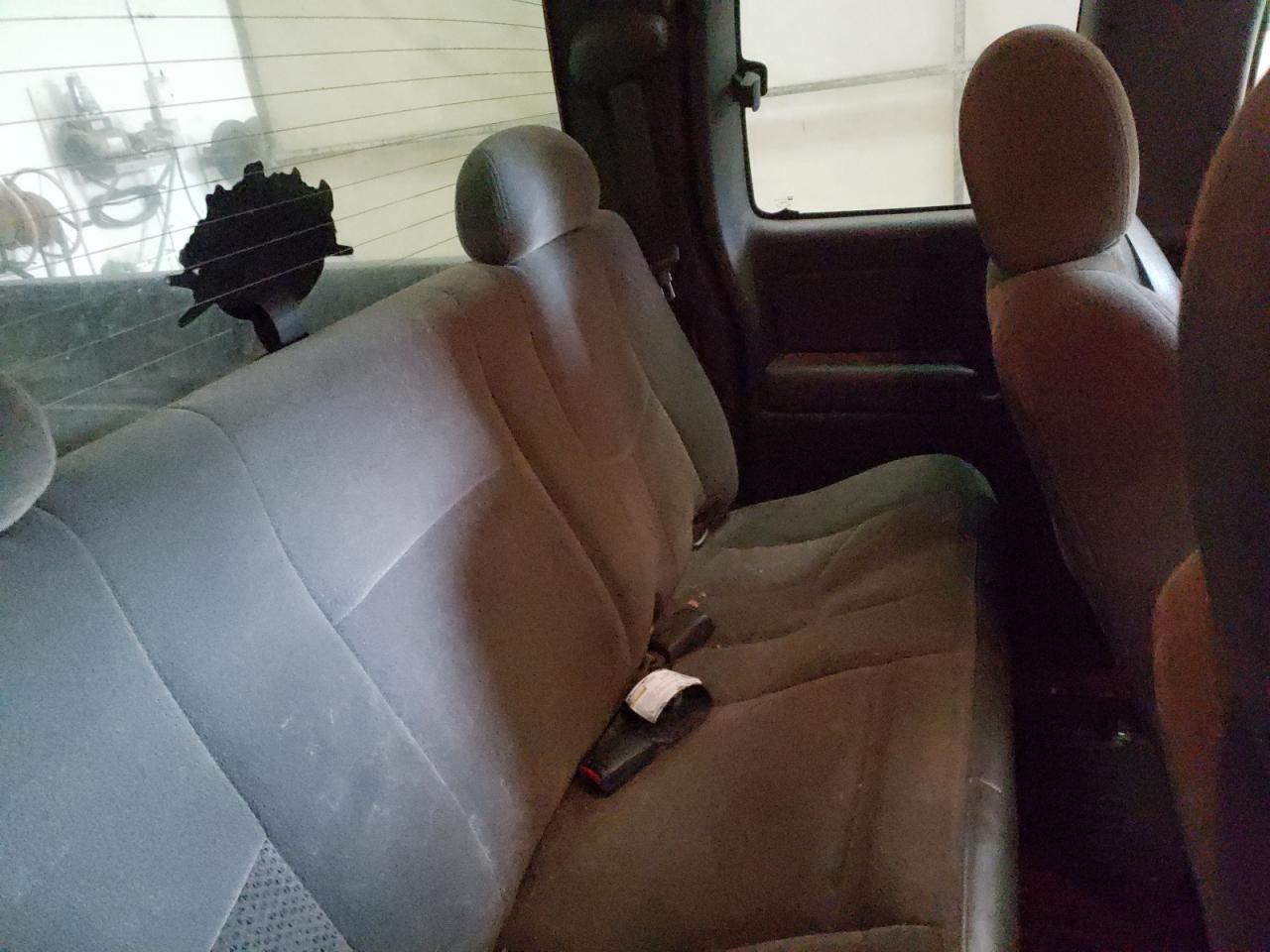 Photo 6 from auction – 2005 CHEVROLET SILVERADO with VIN 1GCEK19V25Z144348
