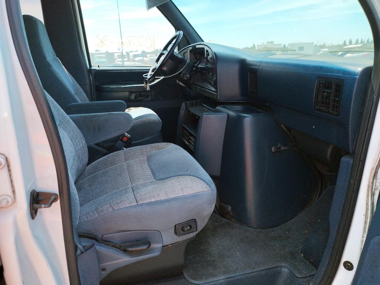 Photo 5 from auction – 1996 FORD ECONOLINE with VIN 1FBJS31H2THA91402