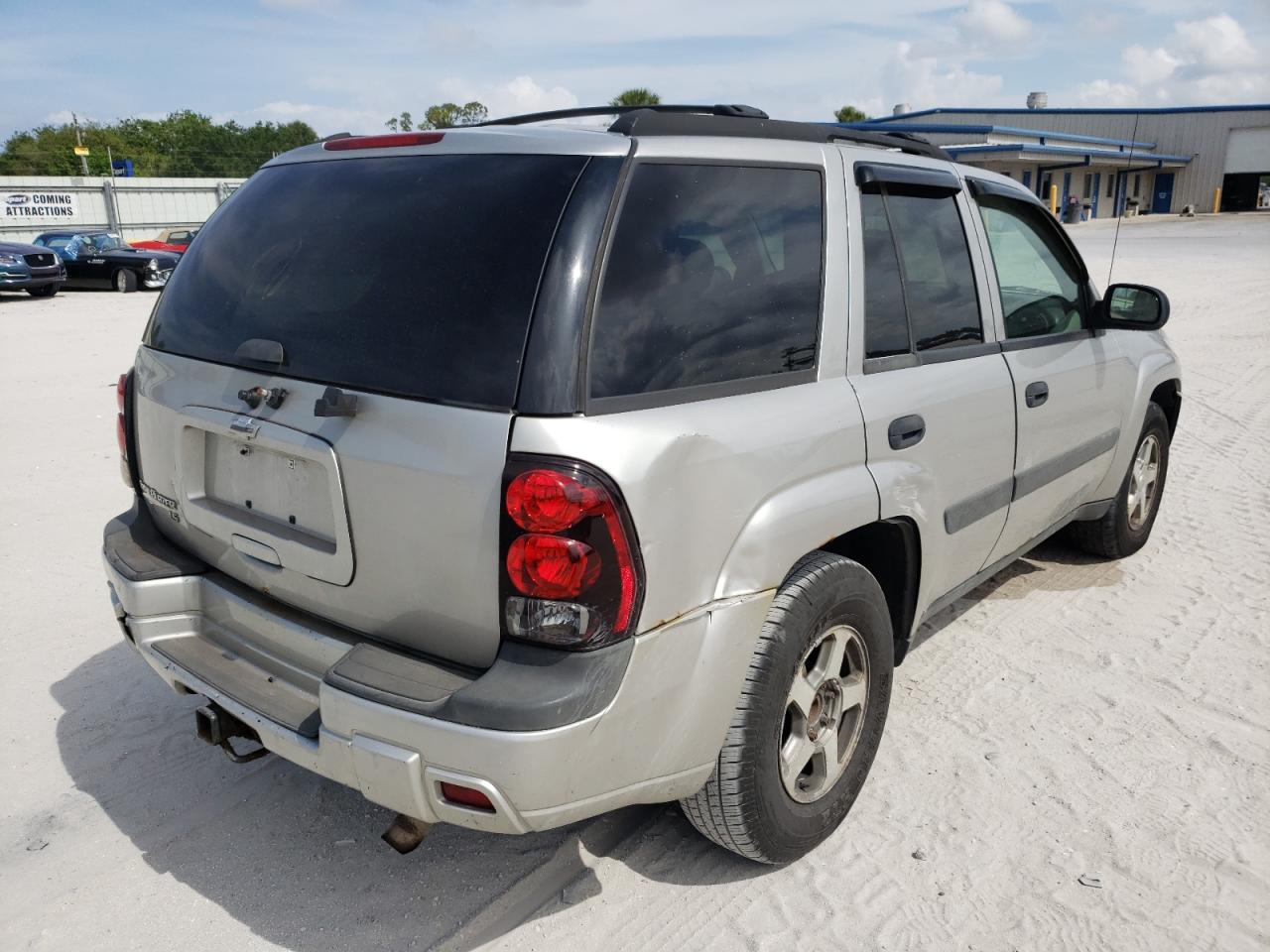 Photo 4 from auction – 2005 CHEVROLET TRAILBLAZE with VIN 1GNDT13S652167218