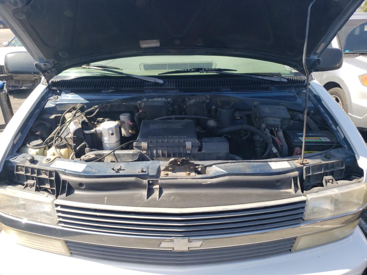 Photo 12 from auction – 1998 CHEVROLET ASTRO with VIN 1GNDM19W7WB107618