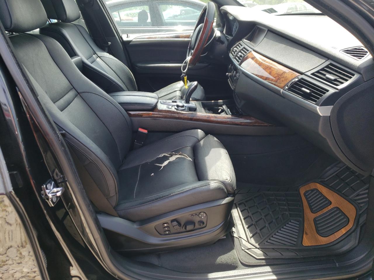 Photo 5 from auction – 2009 BMW X5 XDRIVE4 with VIN 5UXFE835X9L171642