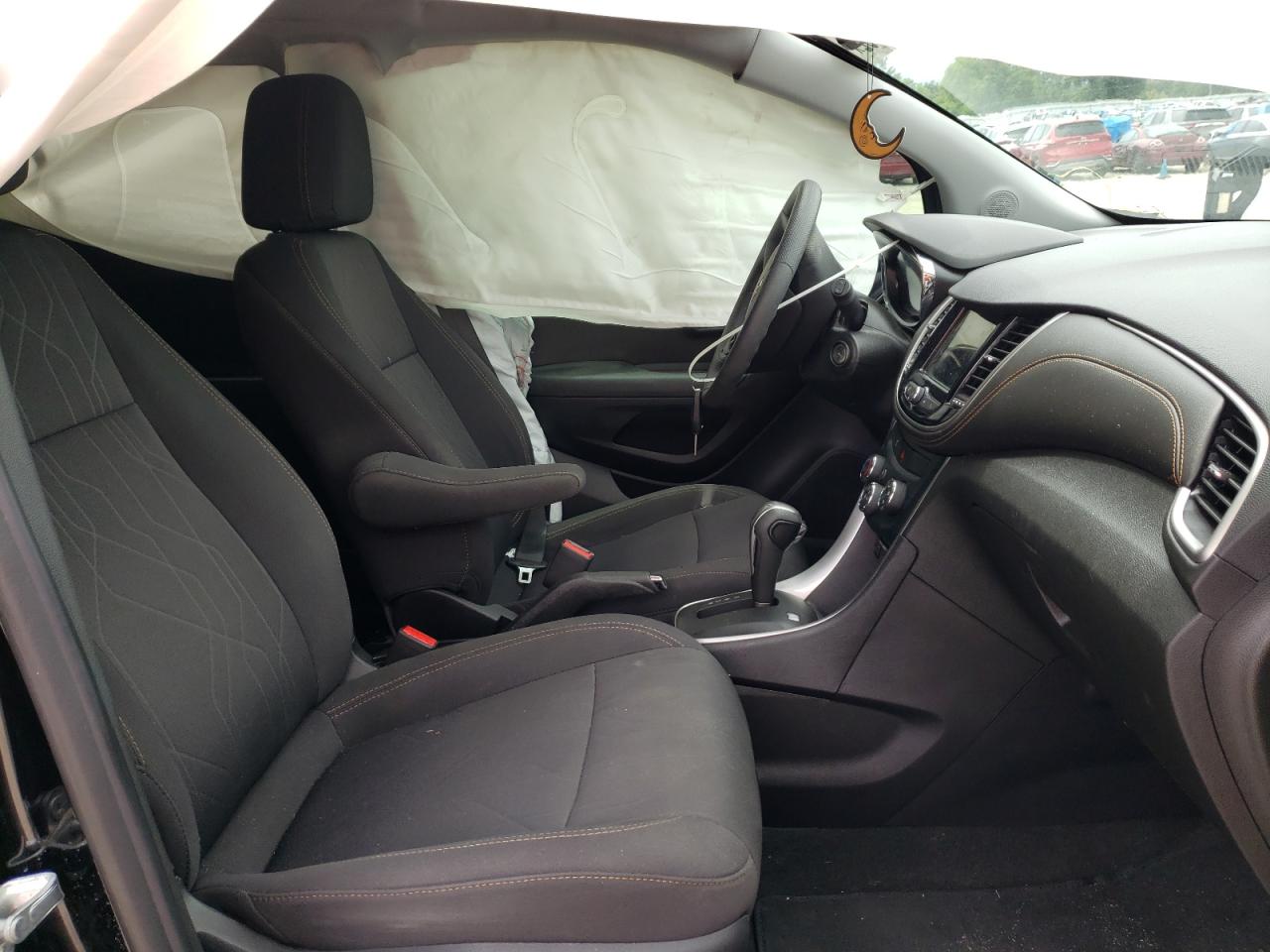 Photo 5 from auction – 2019 CHEVROLET TRAX 1LT with VIN 3GNCJLSB0KL298217