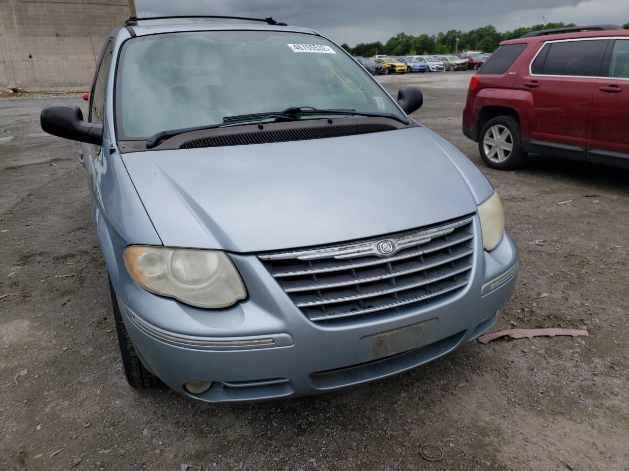 Photo 9 from auction – 2005 CHRYSLER TOWN & COU with VIN 2C8GP54L95R164192