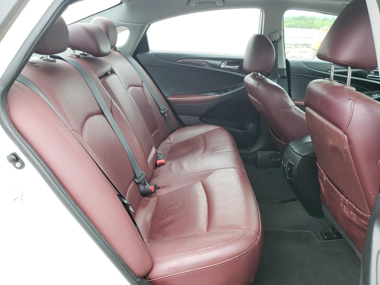Photo 6 from auction – 2011 HYUNDAI SONATA SE with VIN 5NPEC4AC7BH038747