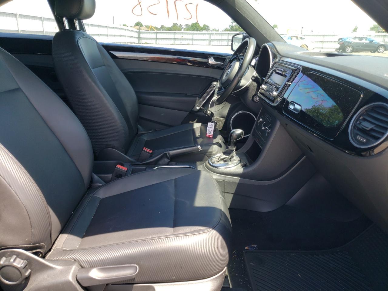 Photo 5 from auction – 2013 VOLKSWAGEN BEETLE with VIN 3VWJP7AT3DM618883