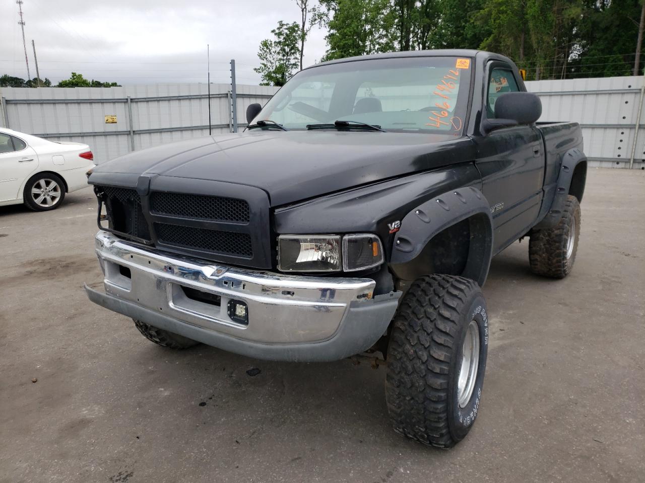 Photo 2 from auction – 1998 DODGE RAM 1500 with VIN 1B7HF16Z0WS728461