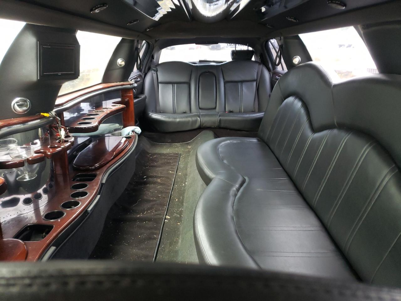 Photo 6 from auction – 2011 LINCOLN TOWN CAR E with VIN 2L1FL8JW1BX751256