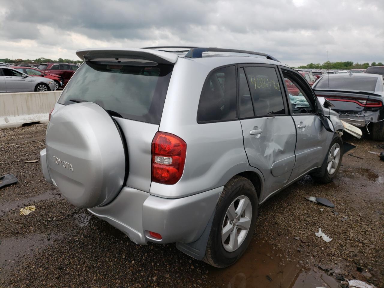 Photo 17 from auction – 2004 TOYOTA RAV4 with VIN JTEGD20V040020065