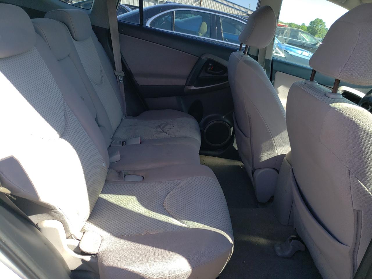 Photo 6 from auction – 2006 TOYOTA RAV4 with VIN JTMZD33V066004379