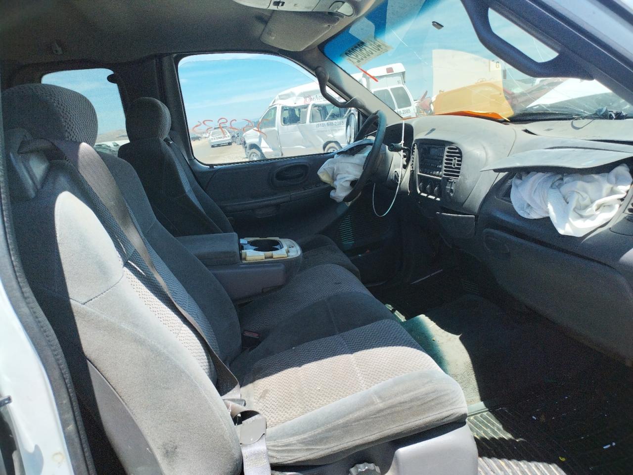 Photo 6 from auction – 2001 FORD F150 with VIN 1FTRX17W21KC66774