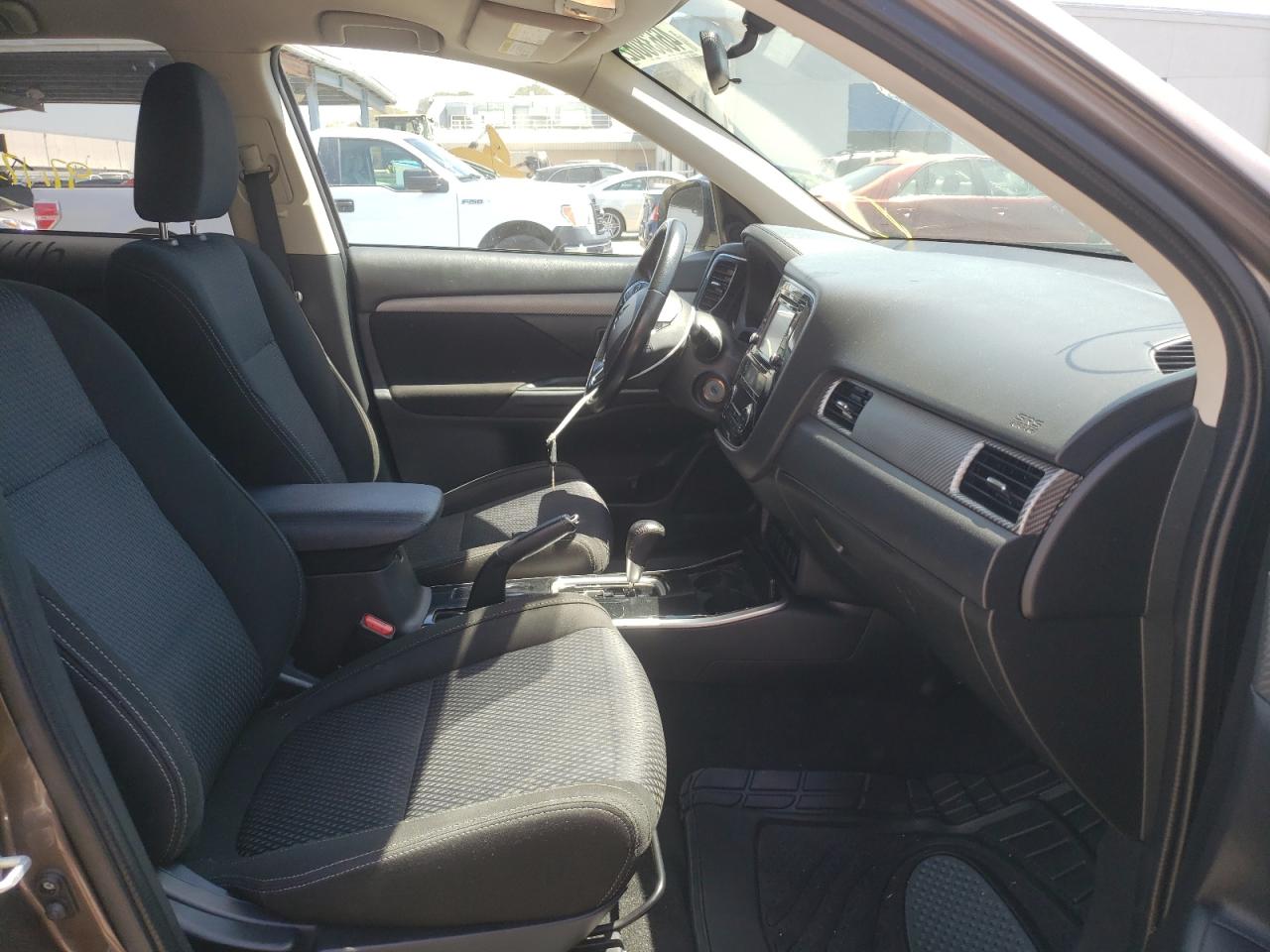 Photo 5 from auction – 2017 MITSUBISHI OUTLANDER with VIN JA4AD2A38HZ053429