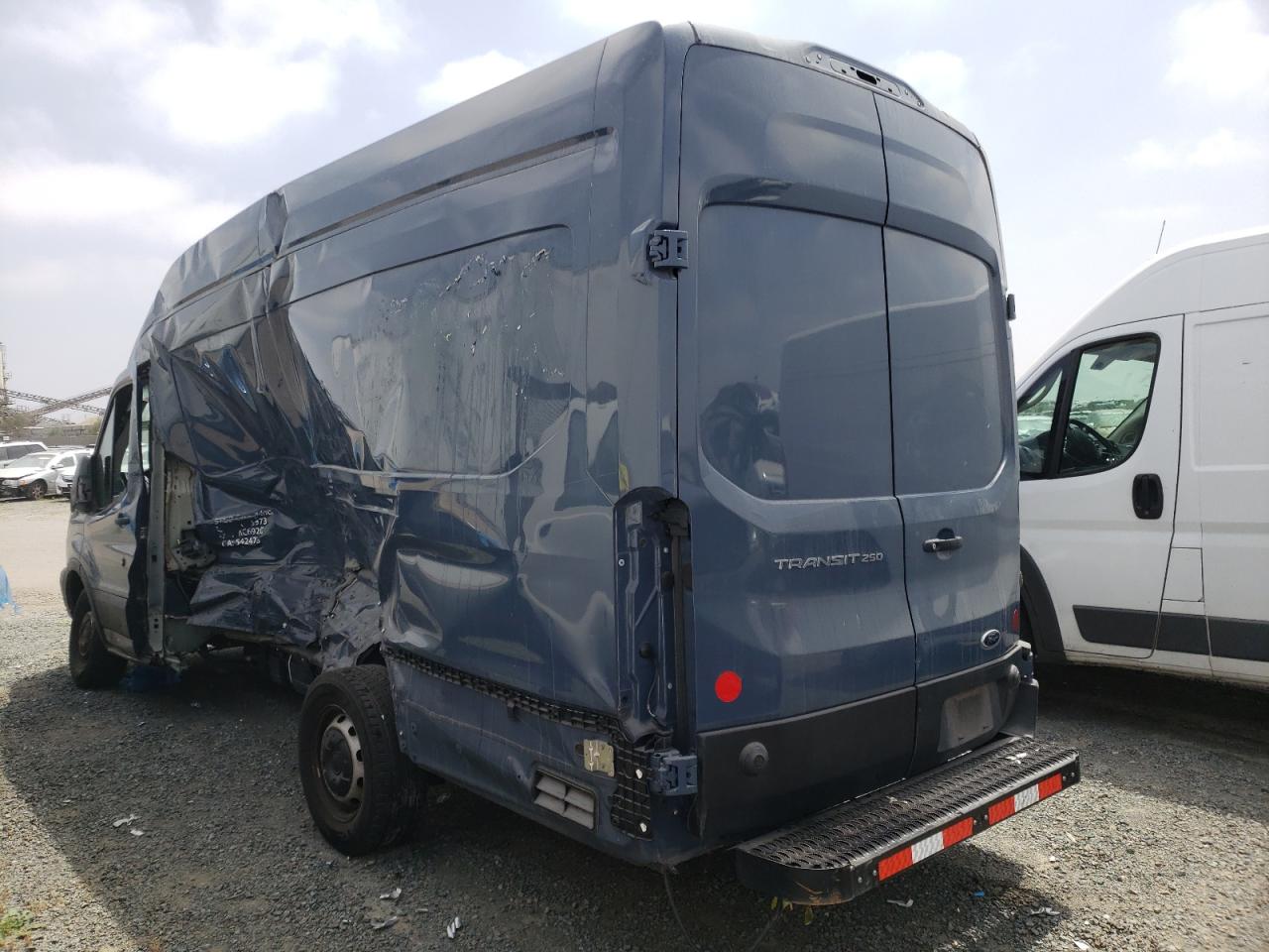 Photo 3 from auction – 2019 FORD TRANSIT T- with VIN 1FTYR3XM1KKB33148