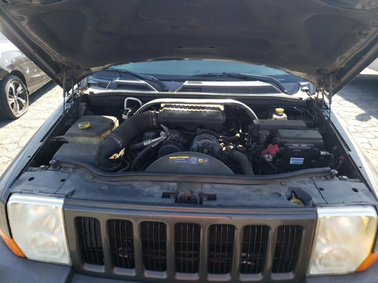 Photo 7 from auction – 2006 JEEP COMMANDER with VIN 1J8HH48K66C269256