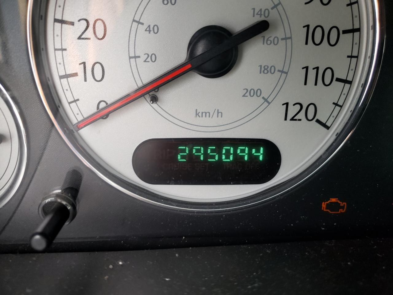 Photo 8 from auction – 2005 CHRYSLER TOWN & COU with VIN 2C8GP54L95R164192
