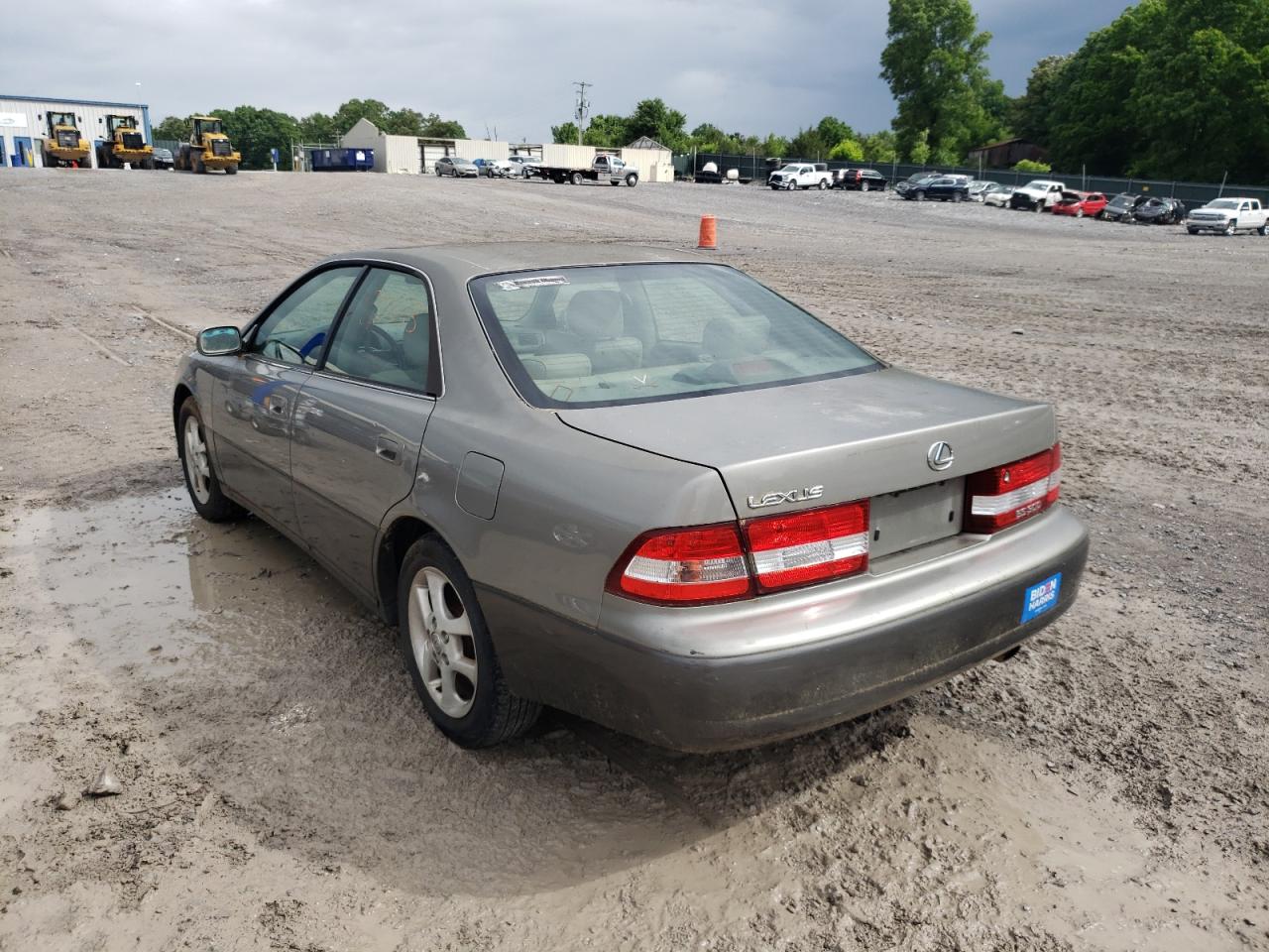 Photo 3 from auction – 2001 LEXUS ES 300 with VIN JT8BF28G210340075