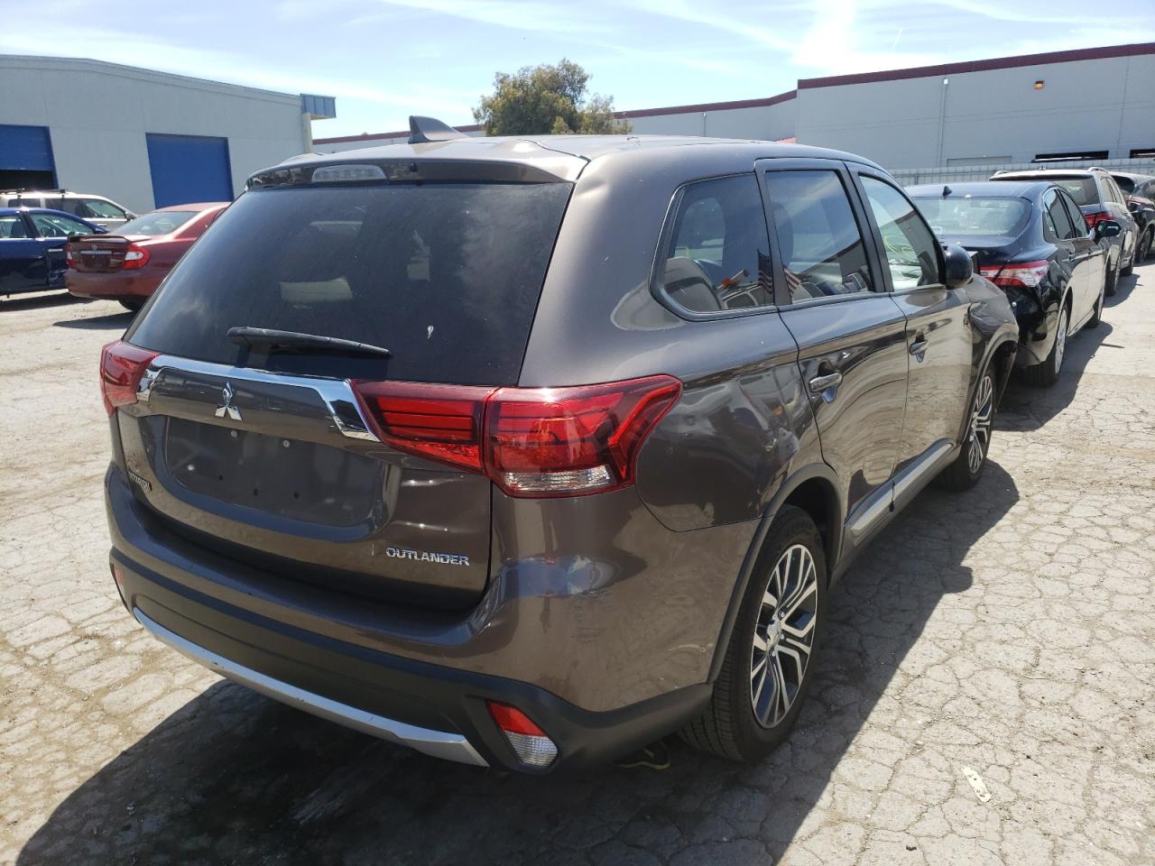 Photo 4 from auction – 2017 MITSUBISHI OUTLANDER with VIN JA4AD2A38HZ053429