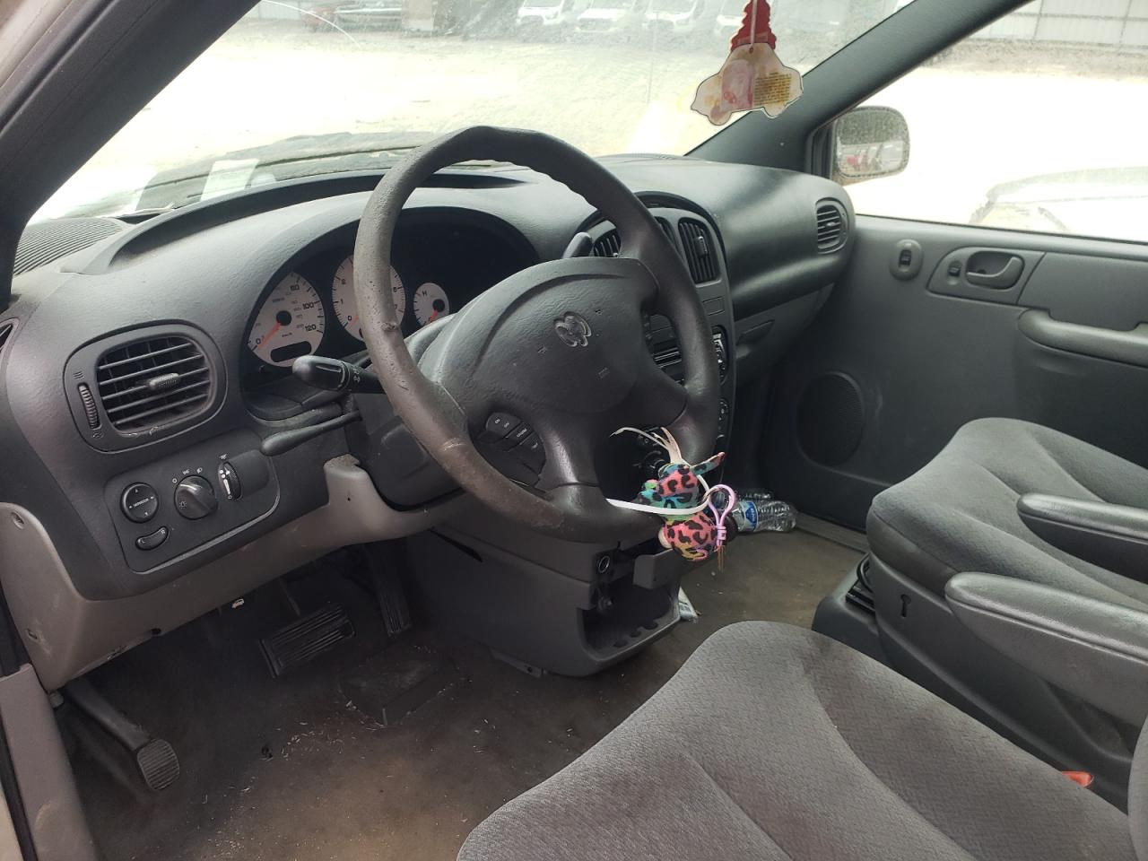 Photo 9 from auction – 2004 DODGE GRAND CARA with VIN 1D4GP24R84B581789