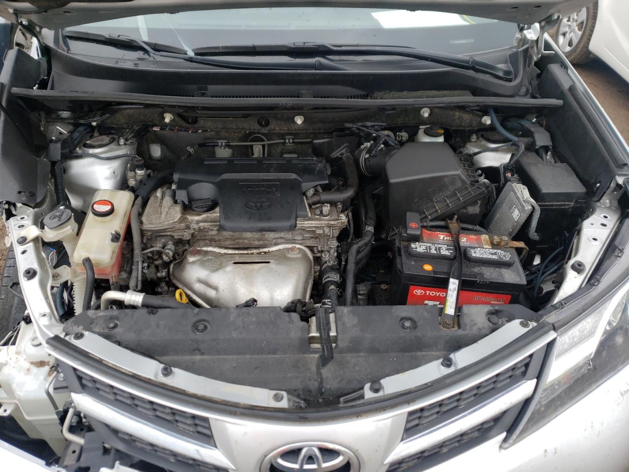 Photo 12 from auction – 2014 TOYOTA RAV4 LE with VIN JTMBFREV0EJ010772