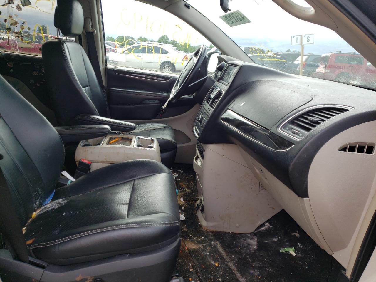 Photo 5 from auction – 2011 CHRYSLER TOWN & COU with VIN 2A4RR8DG0BR618134